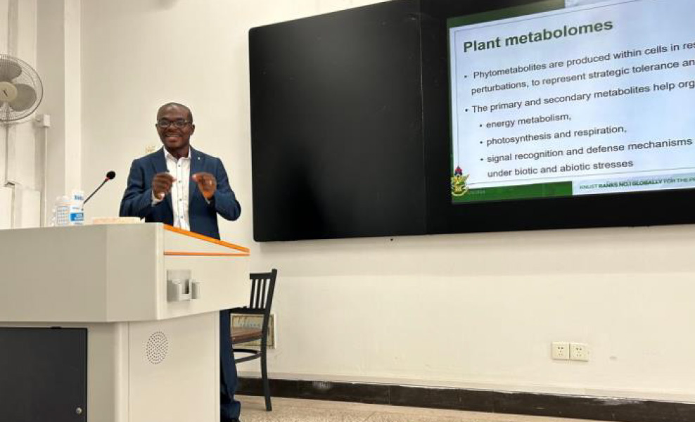 Prof. Ayensu delivering a lecture at China Pharmaceutical university (May 2024)