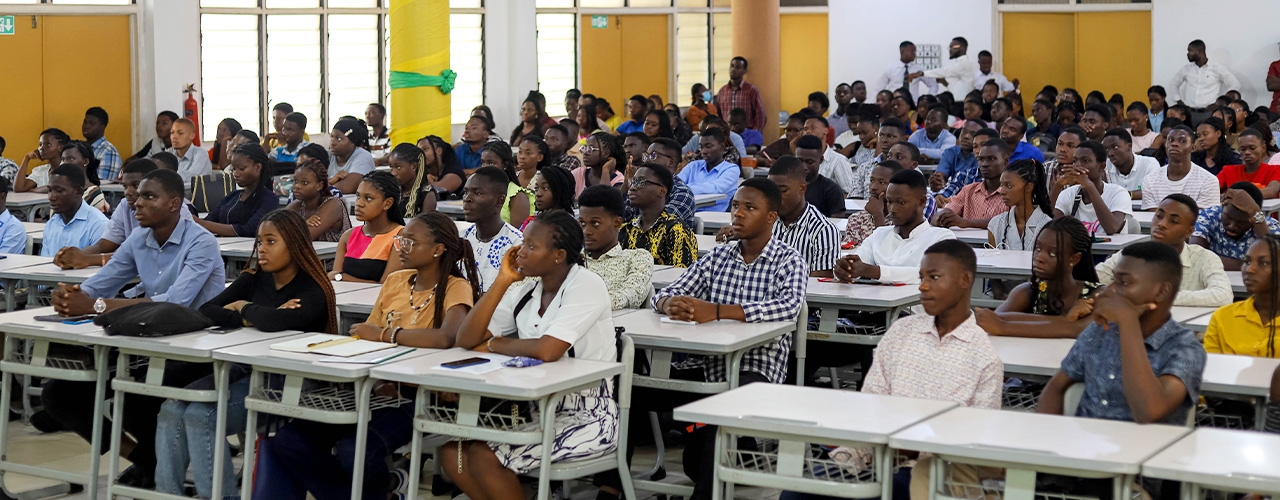 Faculty of Pharmacy and Pharmaceutical Sciences welcomes new students with an orientation session